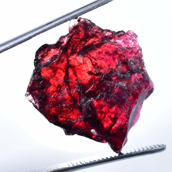 AAA+ 46.80 Ct Very Rare 100% Natural Red Painite Rocks Rough Unheated Unheated Burmese Facet (GIT) Certified Very nice Quality and Color