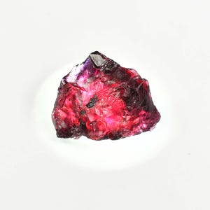 AAA+ 24.55 Ct Very Rare 100% Natural Red Painite Rocks Rough Unheated Unheated Burmese Facet (GIT) Certified Very nice Quality Painite Rough