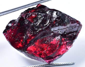 AAA+ 72,75 ct Molto raro Rocce di Painite rossa naturale al 100% Grezza Non riscaldata Sfaccettatura birmana non riscaldata (GIT) Certificato Qualità e colore molto belli