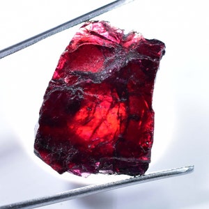 AAA+ 59.90 Ct Very Rare 100% Natural Red Painite Rocks Rough Unheated Unheated Burmese Facet (GIT) Certified Very nice Quality and Color