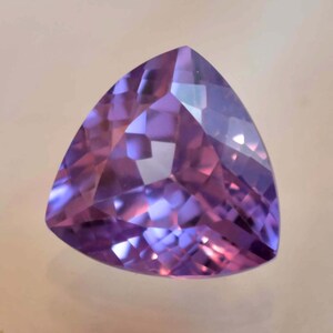 AAA 17 x 17 x 10 mmFLAWLESS 22.25 Ct Natural GIT Certified Color-Change Alexandrite Perfect Trillion Loose Gemstone Making Jewelry & Ring