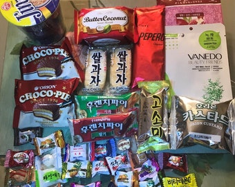 Large 2LB Authentic Korean Snacks, Korean Ramen, & Korean Face Mask Snack Gift Box. FREE Shipping. 20-25 Unique Items