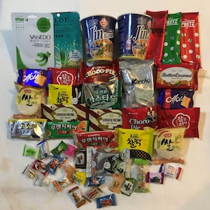 Extra Large 3LB Authentic Korean Snacks, Ramen & Face Mask Gift Box 35-40 Unique Items Sampler College Care Package Employee Appreciation
