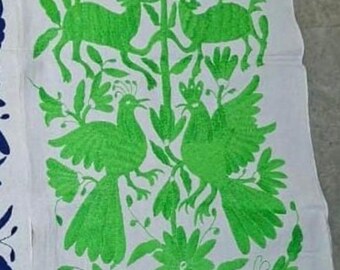 Camino de mesa mexicano bordado a mano al estilo Otomí Tenango. Hecho a mano. Verde.
