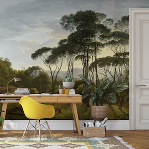 Puede incluir: Una oficina en casa con una silla amarilla y un escritorio de madera. La pared está decorada con un gran mural de una escena de bosque con árboles altos y un cielo nublado.