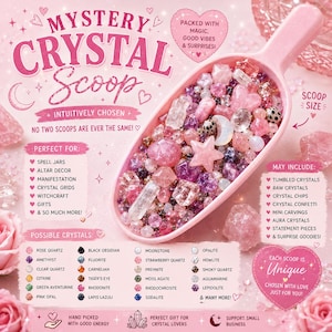 Puede incluir: Una cuchara rosa llena de cristales en tonos rosa, morado y transparente. El texto en la imagen dice "Mystery Crystal Scoop" y enumera posibles cristales y usos, como frascos de hechizos y decoración de altar.