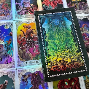 Cthulhu Mythology Dark Arts Tarot Deck - Erstaunliche leuchtende Tarotkarten mit 78 Karten inspiriert von H.P. Lovecrafts Werk