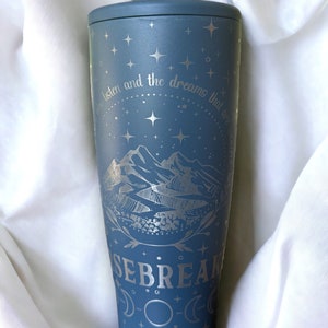 Oficialmente licenciado ACOTAR SJM Brumate Era 30 ou 40oz - Envoltório completo gravado a laser permanentemente