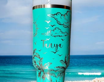 Lasergegraveerde Stanley-beker | Tropisch palmstrandontwerp (30 oz en 40 oz)