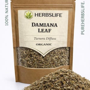 Puede incluir: Un letrero de madera rústica con el texto "Welcome to our home" en letras blancas. El letrero presenta un acabado envejecido y un diseño sencillo y acogedor.