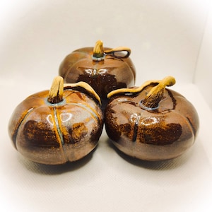 Set of 3 Halloween Ceramic Pumpkins - ornaments - Handmade pumpkins - Halloween pumpkin decor - Decoration in the UK