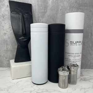 Engraved Name Water Bottle with Tea Infuser | Personalized Tumbler afbeelding 6