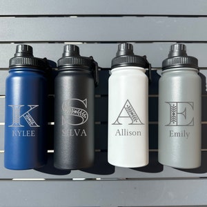 BOTELLAS INICIALES PERSONALIZADAS 16 oz / Regalo de nombre personalizado / Botella de letra grabada personalizada / Regalo para él / Regalo para ella