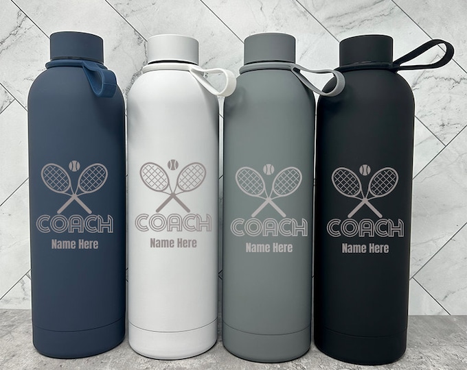 CUSTOM COACH WasserFLASCHE 25 Unzen | Tennis-Trainer-Wasserflasche, Geschenk für meinen Trainer, personalisiertes Tennisgeschenk | Individuelles Coach Geschenk, Laser graviert