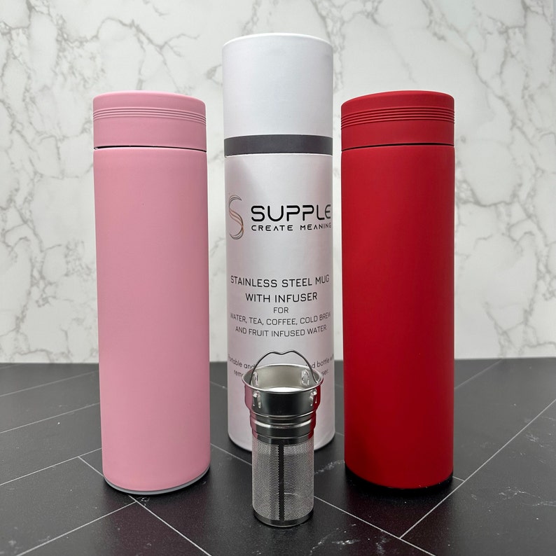 Engraved Name Water Bottle with Tea Infuser | Personalized Tumbler afbeelding 4