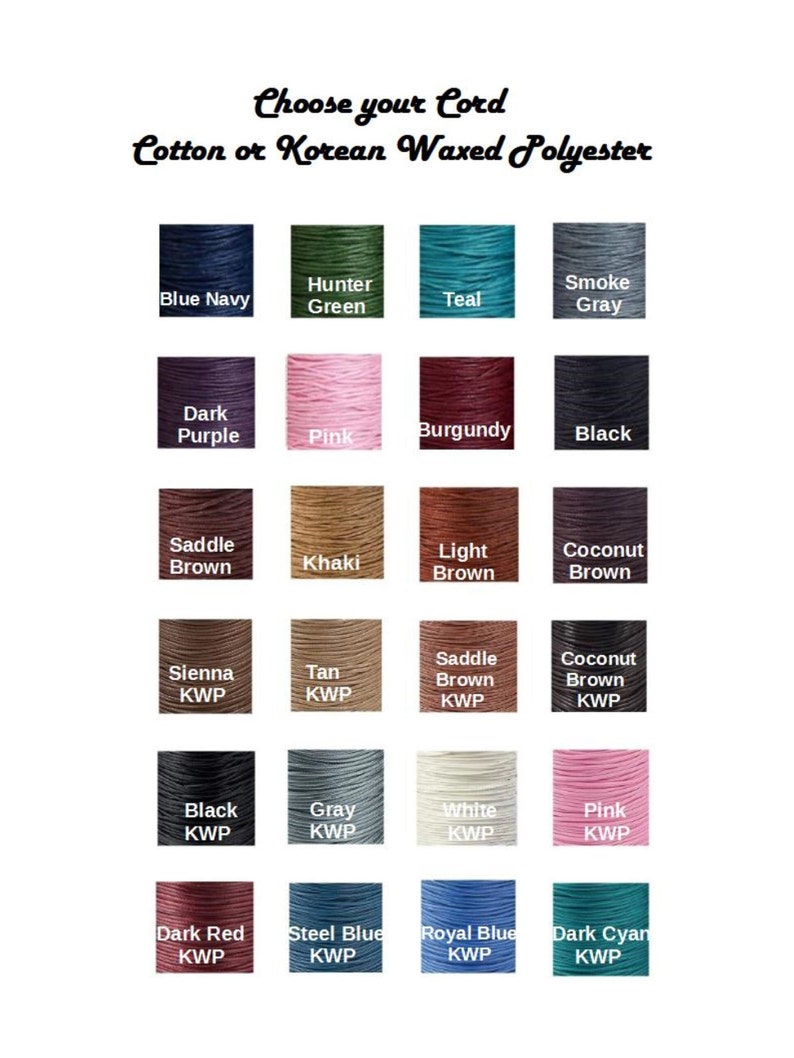 Pode incluir: Um gr&aacute;fico que mostra diferentes cores de cord&atilde;o para projetos de artesanato. O cord&atilde;o est&aacute; dispon&iacute;vel em algod&atilde;o ou poli&eacute;ster encerado coreano. As cores incluem azul marinho, verde ca&ccedil;ador, turquesa, cinza fumo, roxo escuro, rosa, bord&ocirc;, preto, marrom sela, c&aacute;qui, marrom claro, marrom coco, siena, marrom, branco, cinza e rosa. O gr&aacute;fico tamb&eacute;m inclui o texto "Escolha seu cord&atilde;o" e "Algod&atilde;o ou poli&eacute;ster encerado coreano".