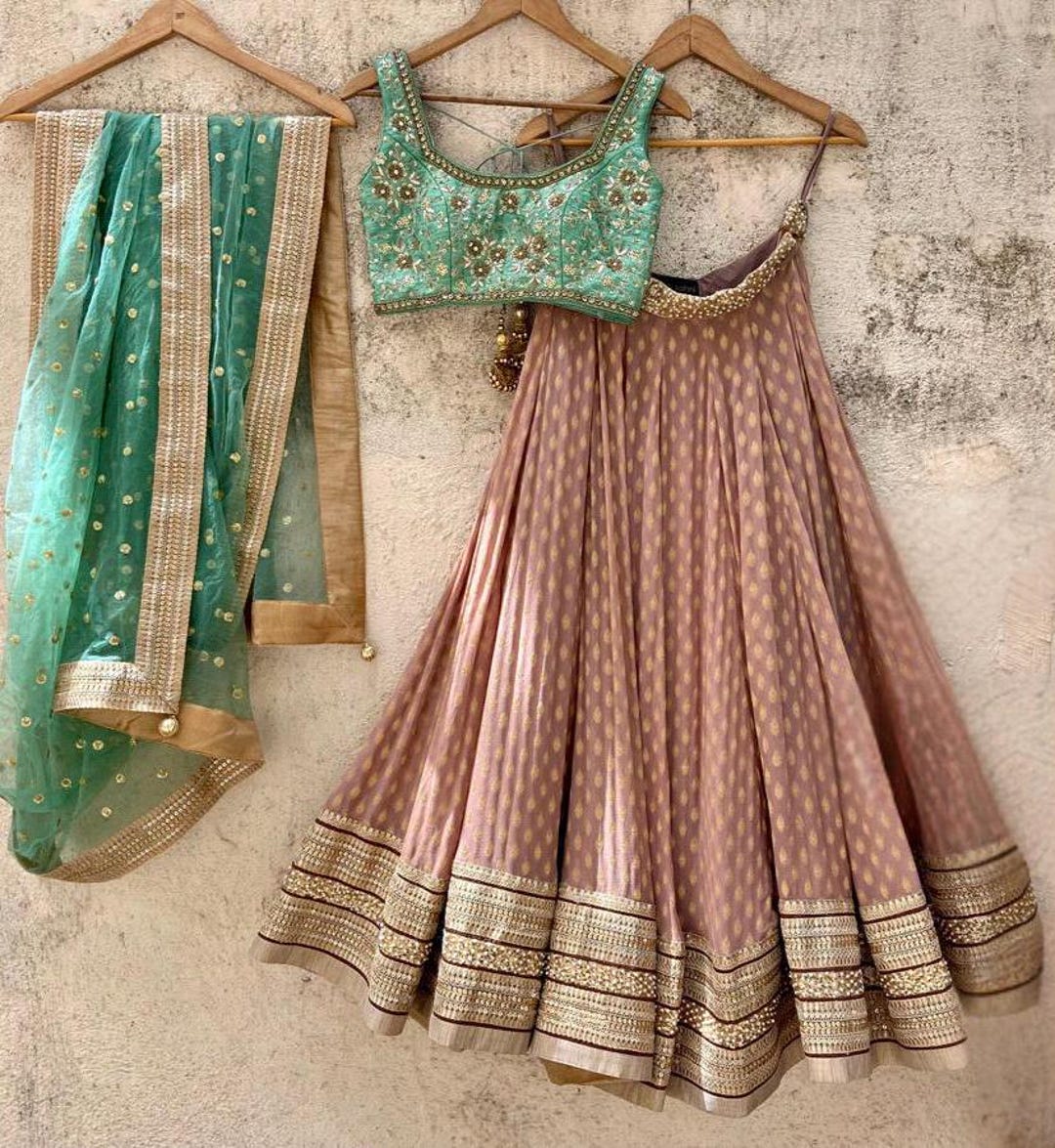 Fine Gold Finish Emerald Green Doublet Stones Uncut Moissanite Polki Kundan  Wedding Jewelry Necklace Set With Earrings Sabyasachi Jewelry - Etsy Norway, image size:1080x1175