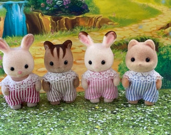 El precio del Reino Unido que se muestra incluye el envío con UN costo al finalizar la compra, NO por artículo comprado. Monos de rayas para bebés de pie.