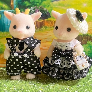 Uk price shown includes posted, one cost at checkout! Duo outfits to fit adult figures x 2 complete outfits included, Choose your favourite!