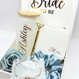 Bridal Gift Box, Bride to Be Gift Box, Personalized Bridal Gift Box, Bridal Shower Gift Box, Customized Engagement Gift Box, Future Mrs box