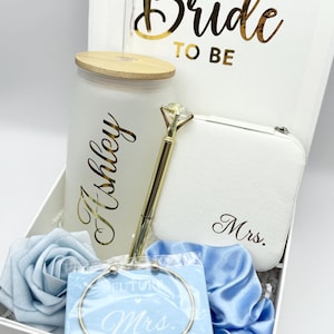Bridal Gift Box, Bride to Be Gift Box, Personalized Bridal Gift Box, Bridal Shower gift box, Customized Engagement gift box, Future Mrs box