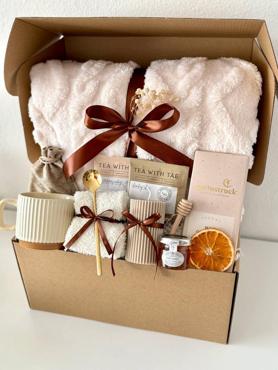 Self Care Gift Box, Blanket Gift Basket, Hygge Gift, Birthday Gift Set, Gift Box For Women, Mom Care Package For Her, Thank You Gift Idea