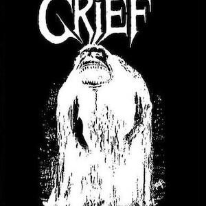 Pu&ograve; includere: Illustrazione in bianco e nero di un mostro con la parola "GRIEF" sopra. Il mostro indossa una tunica bianca e ha una grande bocca aperta.