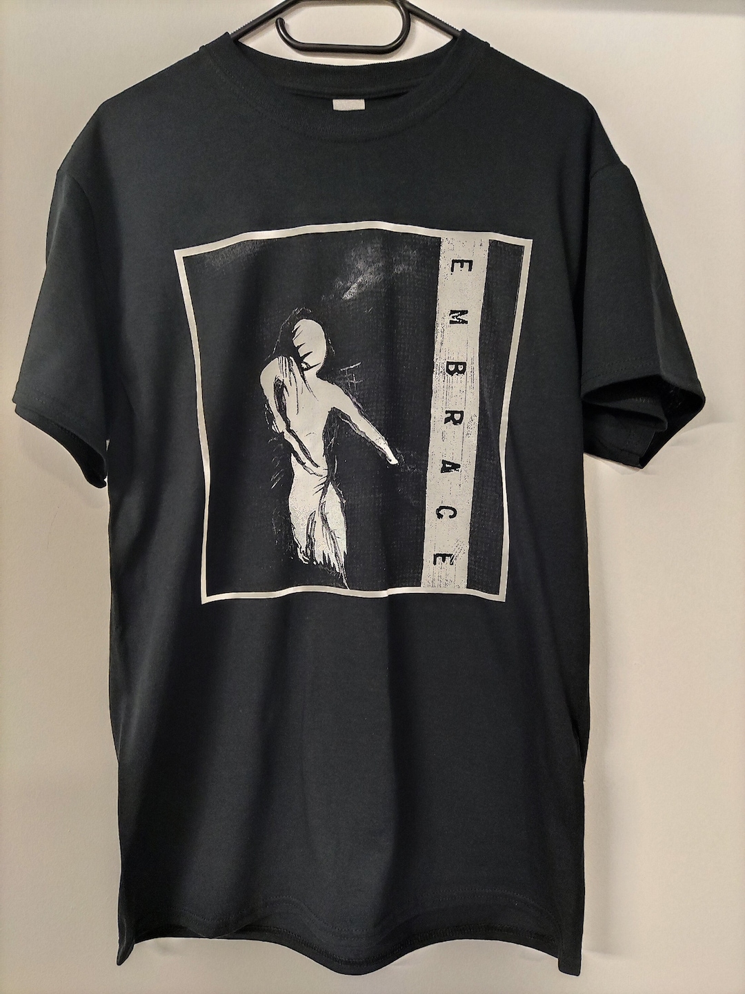 国内未入荷 EMOBROTHER - Platter Print T-Shirt il_1080xN.3874578251_9e3d.jpg
