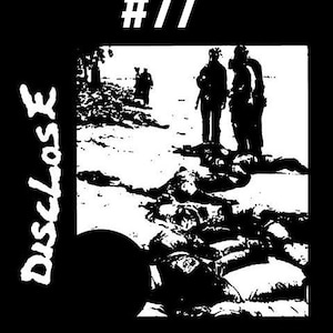 以下が含まれることがあります： 地面に横たわる人々の白黒画像。画像は「#77 Disclose E」と題されている。