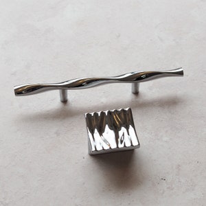 Polished Chrome Kitchen Cabinet Wave Twist T Bar Handle 64mm Matching 32mm Square Knob Bedroom Bathroom Cupboard Drawer Wardrobe Pulls
