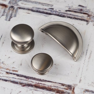 Shaker Nickel brossé pour armoires de cuisine, poignée en forme de tasse, 64 mm, boutons ronds assortis, 38 mm et 42 mm, porte de meuble, tiroir, penderie, chambre, salle de bain image 1