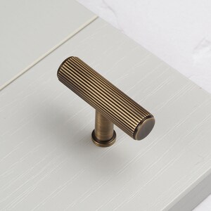 Antique Brass Bronze Reeded Grooved Knurled Kitchen Handles & Knobs ...