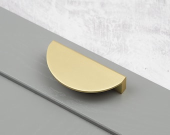 Tirador de media luna de latón cepillado para armario, 64 mm, dorado, moderno, para puerta de cocina, cajón, cómoda, armario, mueble reciclado, renovación y reacondicionamiento.