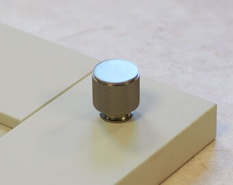 Brushed Nickel Textured Knurled Kitchen Cabinet Round Cylinder Knob Handle Pull Cross Hatch Bedroom Wardrobe Ensuite Office House Renovation