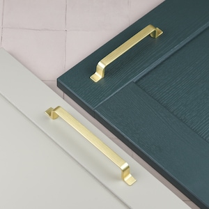Brushed Brass Gold Cupboard Handle Strap Design Kitchen Cabinet Door Drawer Pull Bedroom Bathroom Wardrobe Furniture Replacement 128mm 160mm