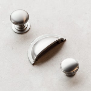 Shaker Nickel brossé pour armoires de cuisine, poignée en forme de tasse, 64 mm, boutons ronds assortis, 38 mm et 42 mm, porte de meuble, tiroir, penderie, chambre, salle de bain image 2