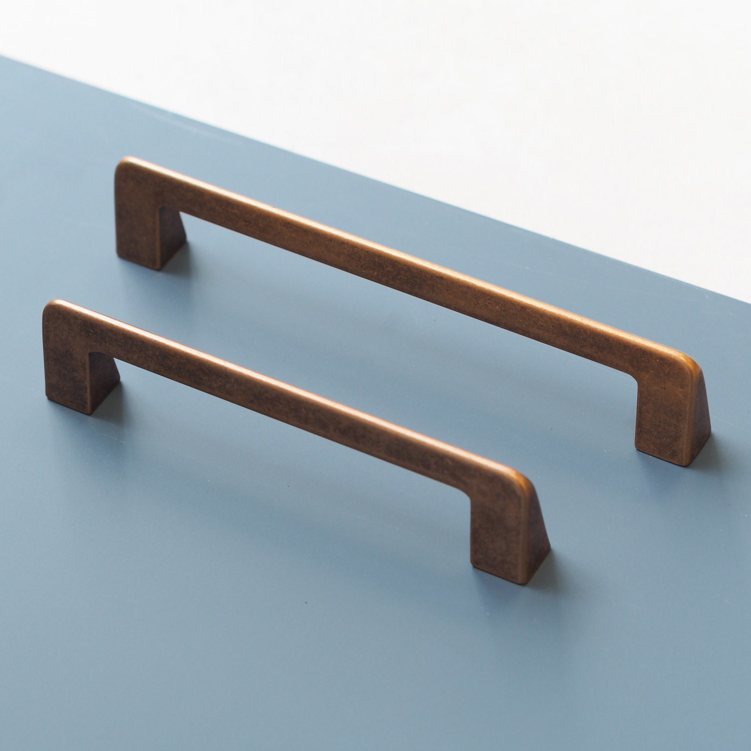 LATITUDE - Wooden Cabinet Handle - 160mm- Walnut clear lacquered