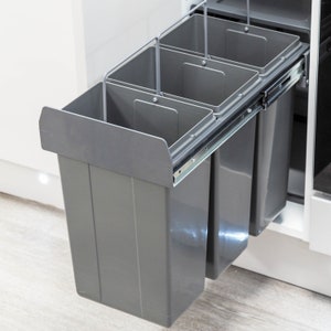 Donkergrijze geïntegreerde uittrekbare keukenafval- en prullenbak voor 300 mm onderkast 3 x 10 liter zelfsluitende op basis gemonteerd 3 vakken