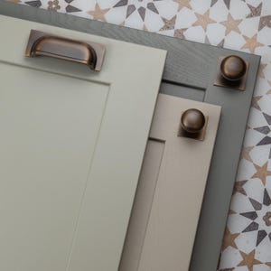Antique Brass Cabinet Knobs & Cup With Backplate Modern Traditional Round Curved Square Kitchen Upcycle Pull Renovate Refurb Replace Upcycle