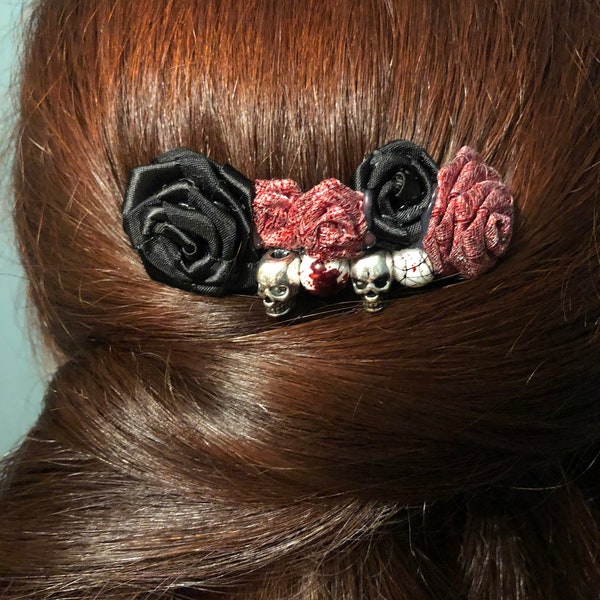Black and Red Hair comb Skull and Rose Jewelry Goth Bridal hair Beaded hair comb Gothic hair accessory hair comb for goth red and black rose