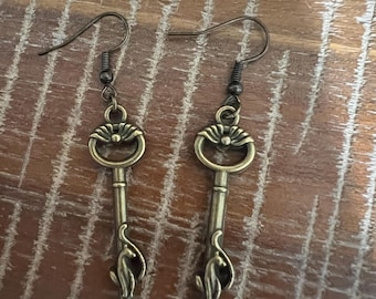 Orecchini con chiave Orecchini con chiave in ottone Orecchini Steampunk Gioielli in ottone Orecchini con gatto punk Orecchini con chiave Orecchini con cuore Cuore Chiave Nodo Chiave Gatto Chiave