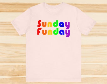 Sunday Funday Rainbow Design Camiseta / Camisa divertida / Bella Canvas Unisex Jersey camiseta de manga corta