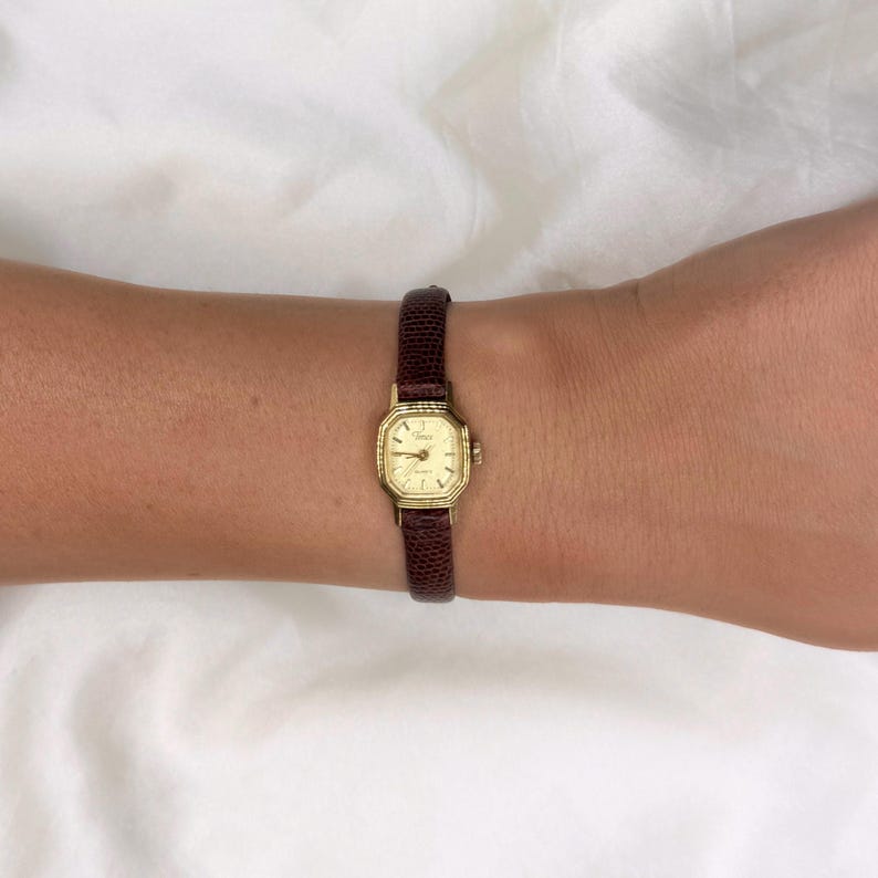 Mystery Vintage Leather Strap Watch, Bookish 90s Aesthetic Gift for Her, Working Retro Timepiece, Academia Jewelry Surprise image 8