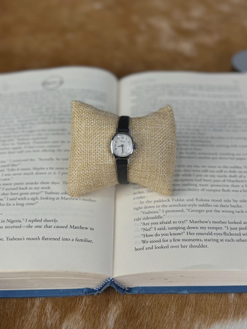 Mystery Vintage Leather Strap Watch, Bookish 90s Aesthetic Gift for Her, Working Retro Timepiece, Academia Jewelry Surprise image 6