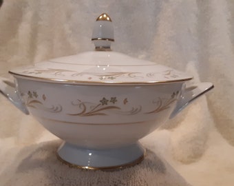 Sugar Bowl & Couvercle « Belair » par SANGO