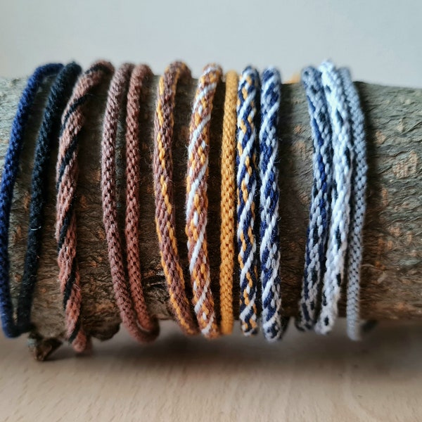 Ensemble de deux bracelets de vœux kumihimo de l'amitié noués unisexes dans des couleurs neutres, vives ou pastel