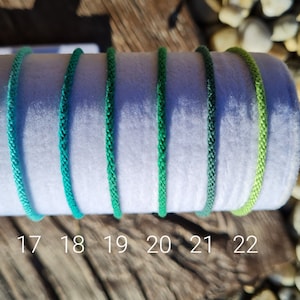 Kleurrijke monochromatische geknoopte/geweven handgemaakte vriendschap kumihimo armbanden//dunne, stapelbare sieraden, unikleur afbeelding 5
