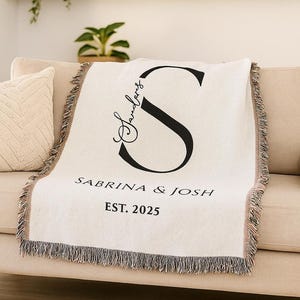 Manta personalizada com o sobrenome, presente de noivado, manta monogramada para casal, presente aconchegante para inauguração de casa, lembrança de aniversário de casamento.