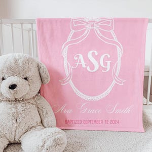 Cobertor de bebê com monograma, presente de batismo para meninas, cobertor de batismo vintage personalizado com laço rosa, presente de batismo para afilhada