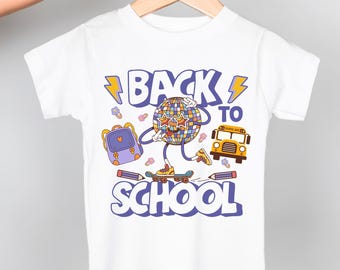 Ritorno a scuola PNG, Download di design digitale per ragazze a scuola, Disegni a matita in PNG, Stampa alla moda su maglietta con autobus scolastico, Maglietta per il primo giorno di scuola in PNG